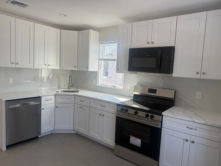 261 Wilson Ave #1 — Photo 4