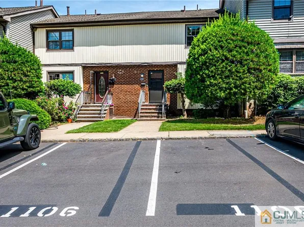 1106 Maple Hill Dr, Woodbridge, NJ 07095