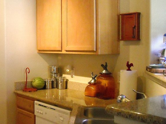 2nd image of 2465 Fontana St Unit 1