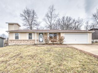 13 Holly Ct, O'Fallon, MO 63366