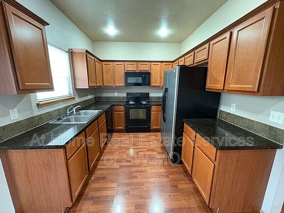 3rd image of 650 S Rilynn Ave