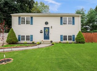 84 Payton Ave, Warwick, RI 02889