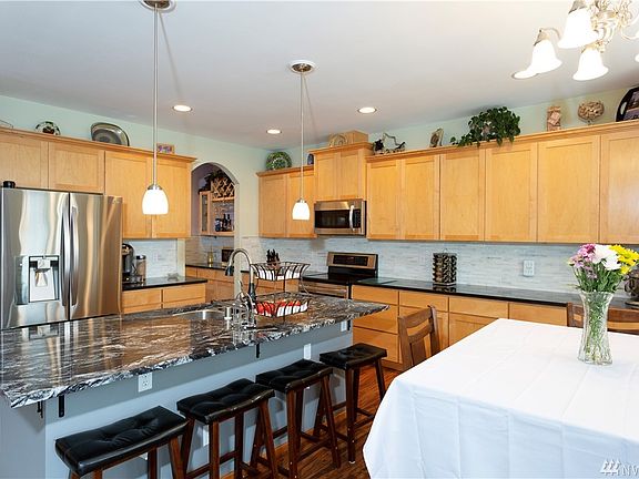 5th image of 8106 35th St NE