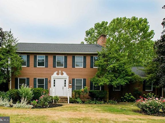 2nd image of 3165 Pin Oak Dr