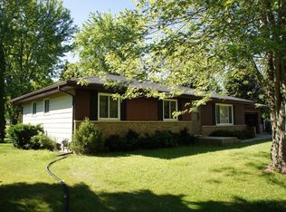 216 Manor Dr, Fredonia, WI 53021
