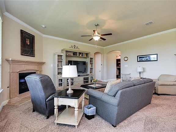 3rd image of 4806 Paradise Ln