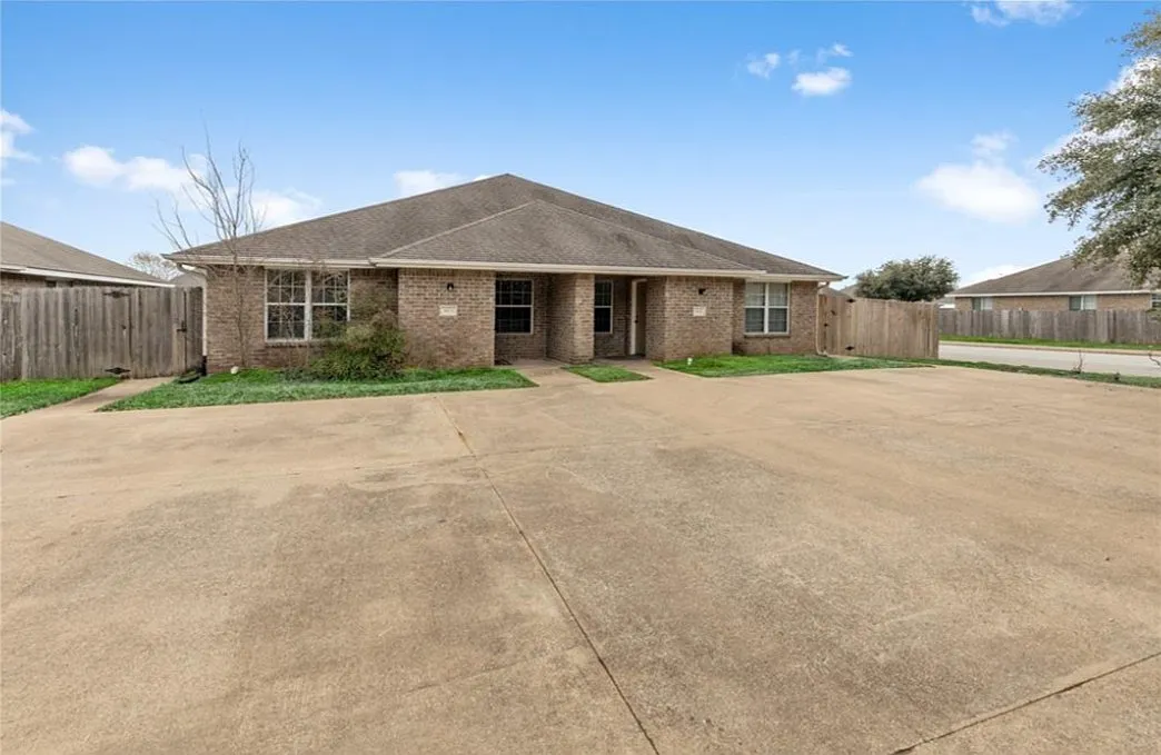 Building Photo - 3621 Oldenburg Ct