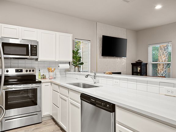 5th image of 2534 Georgian Dr