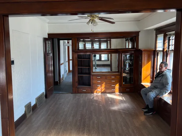 3004 N 11th St, Milwaukee, WI 53206