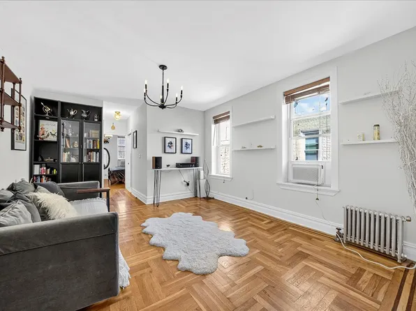 811 Walton Avenue image 2 of 17