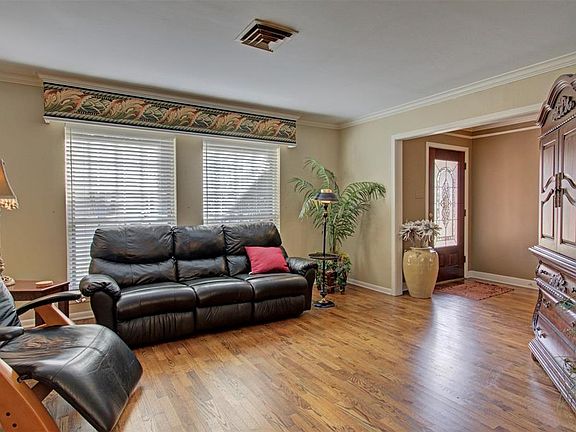 3rd image of 5902 Echo Lake Ln