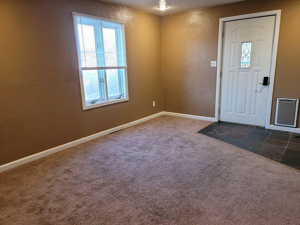1st image of 304 S 1st St