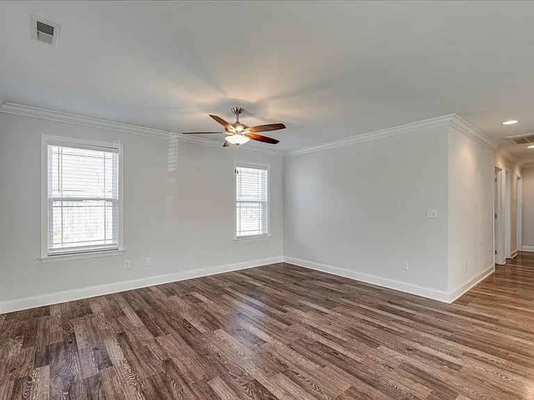 1109 Pond St SE — Photo 5