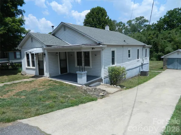 129 Edgebrook Pl NW, Lenoir, NC 28645