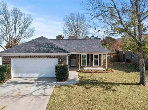215 Albany Dr NE, Huntsville, AL 35811