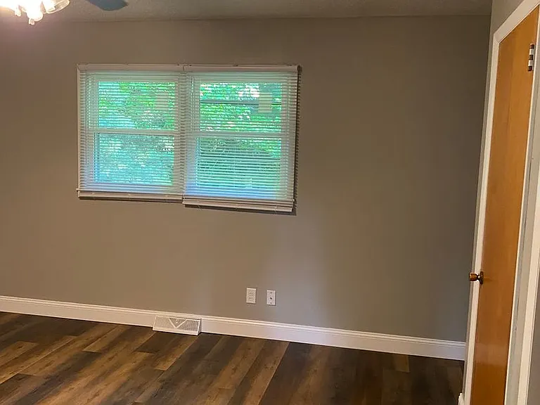 883 Roanoke Dr — Photo 37