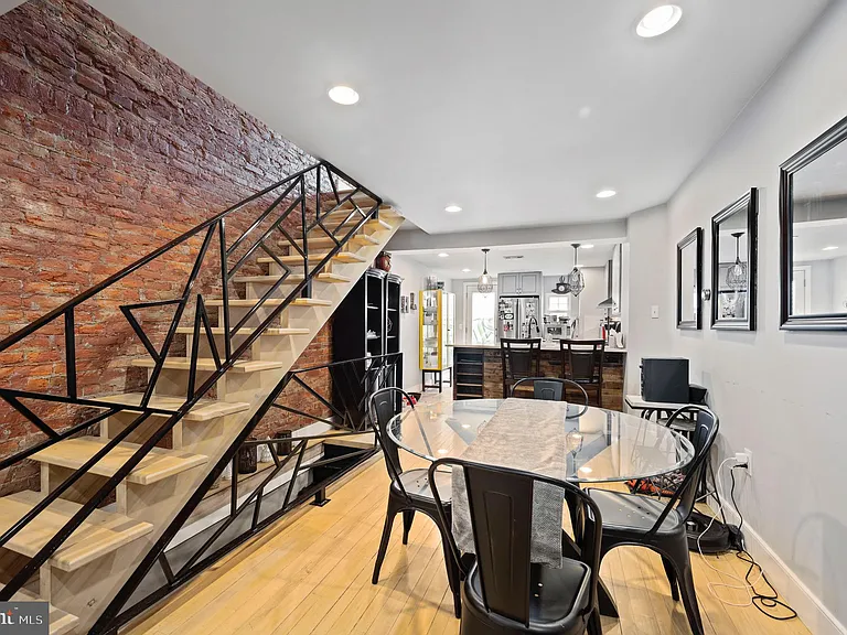 2617 Sepviva St — Photo 6