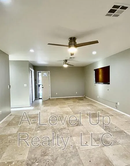 231 W 28th St — Photo 4