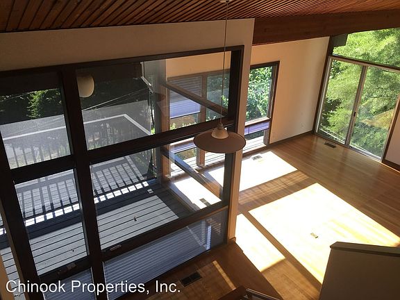 4th image of 2530 Woodland Dr