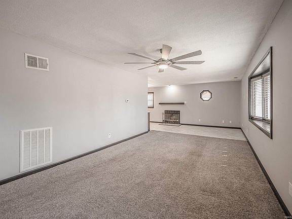 4th image of 1726 Ravenswood Dr