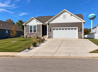 924 Foxwalk Dr, Waterford, WI 53185