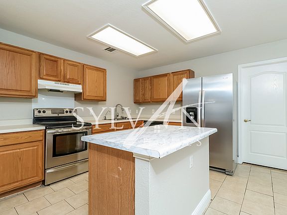 5th image of 270 Emerald Fields Ln
