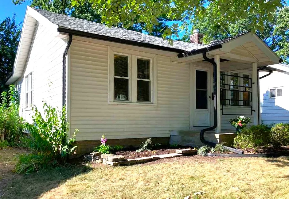 3 bed, 877 sqft, $1,700 — Photo 3