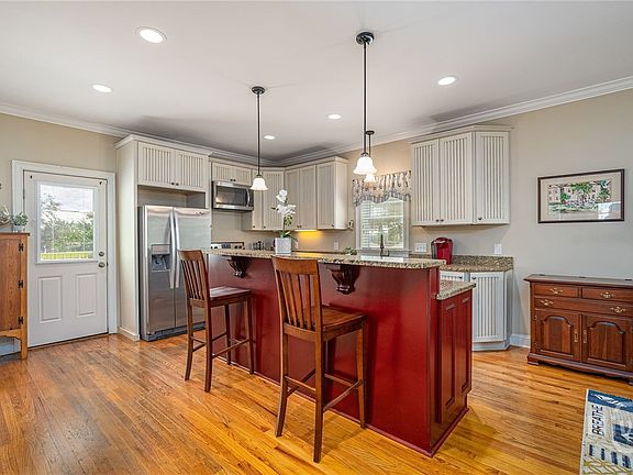 4th image of 208 Jones Avenue