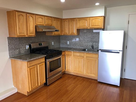 5th image of 2163 44th Ave Unit A