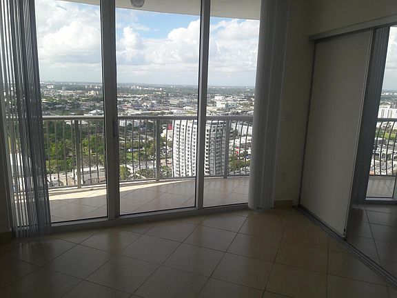 5th image of 1750 N Bayshore Dr APT 3515
