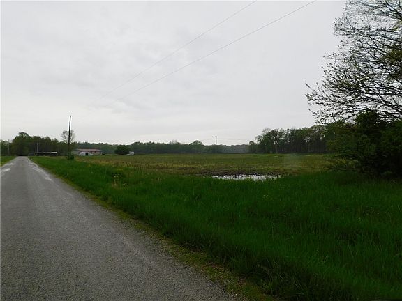 4th image of 1801 E County Road 100 St N