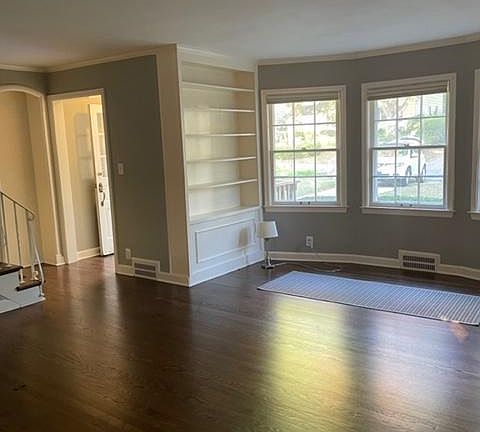 Bay windows overlooking front yard. Lots of built in bookshelves.