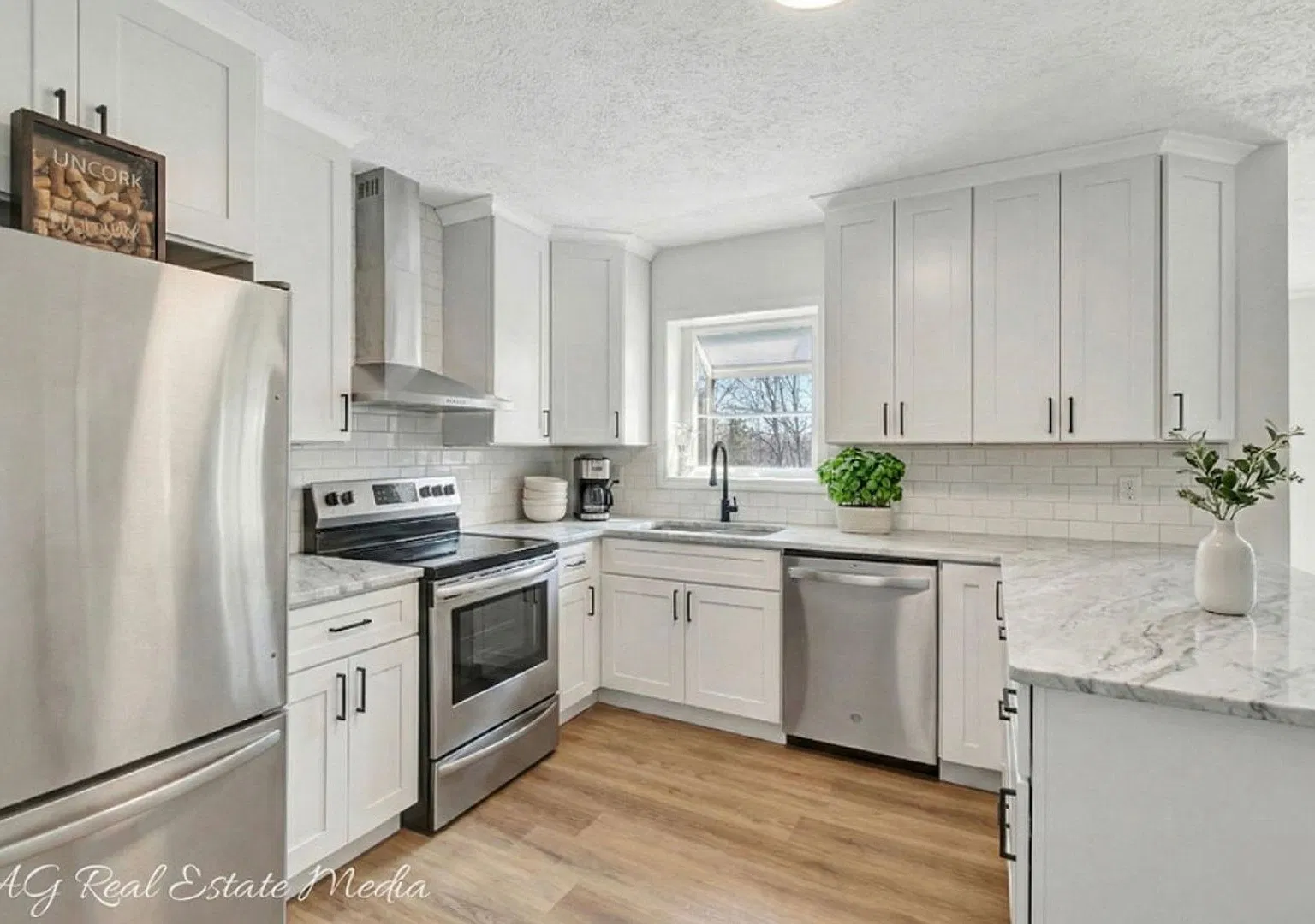 Beautifully Renovated 4-Bedroom, 2-Bathroom Home — Photo 4
