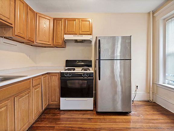 3rd image of 165 Park St #165PK09