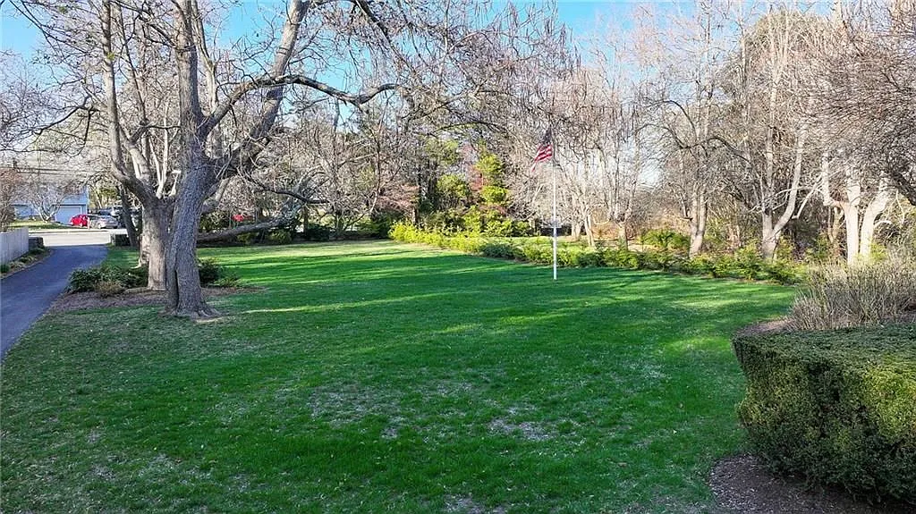 4 bed, 2.0 bath, 3250 sqft, $5,250 — Photo 4