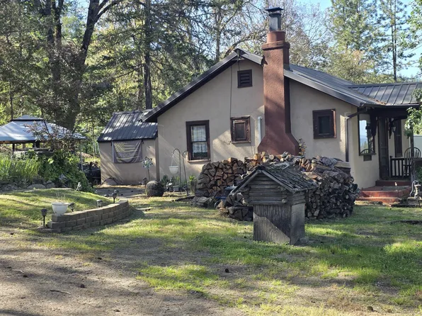 2807 Old Military Rd, Central Point, OR 97502