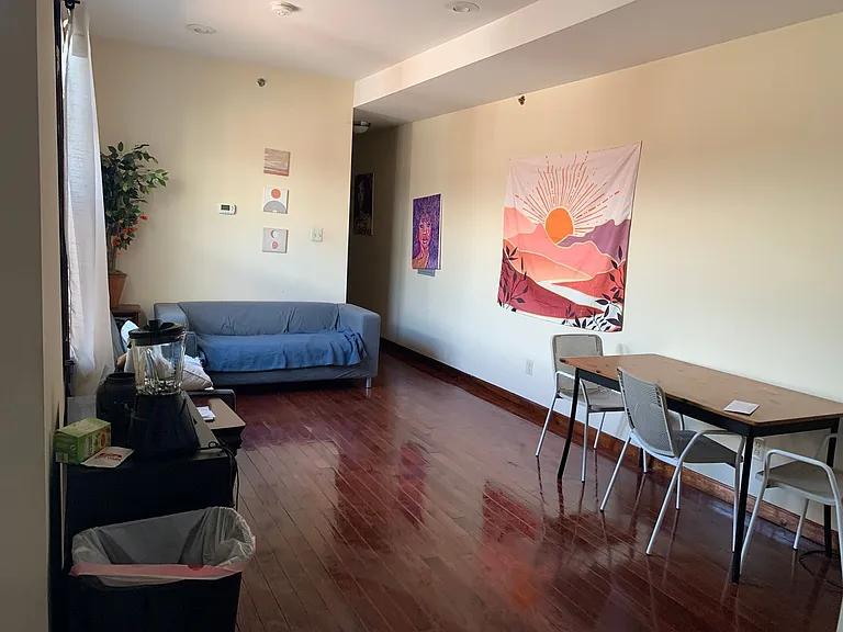 1824 W Diamond St — Photo 2