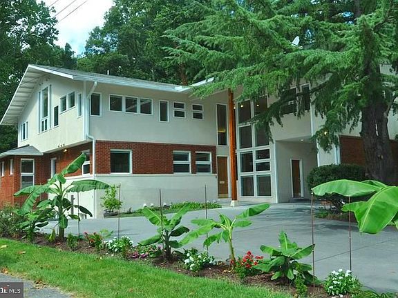 2nd image of 10112 Parkwood Ter