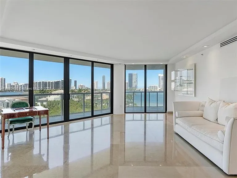 4000 Island Blvd #606 — Photo 7