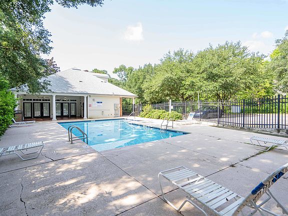 4th image of 2738 W Tharpe St APT 504