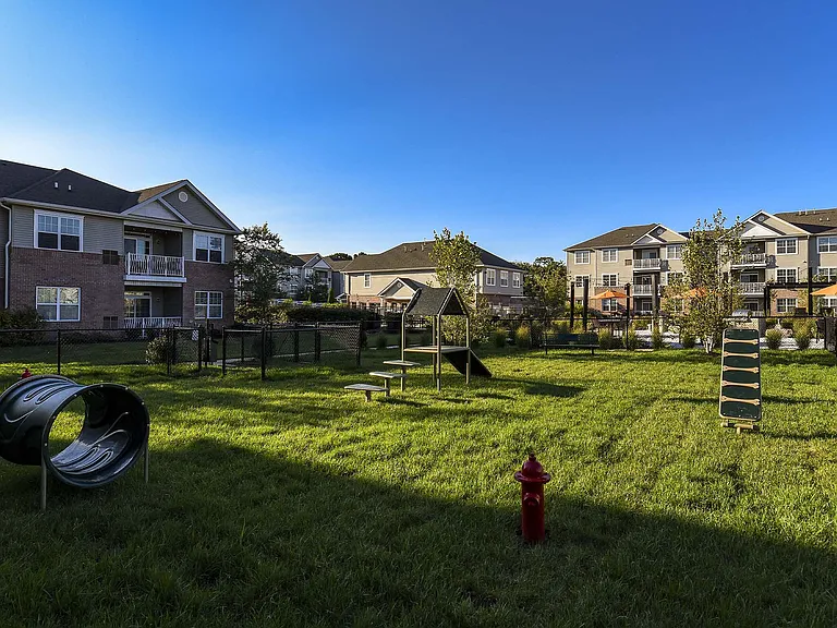 Aspen Court Apartments — Photo 29
