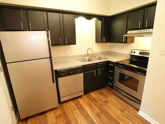 A-6 has BLACK appliances!