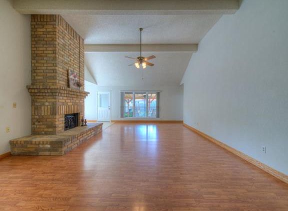 4th image of 803 Sunny Oaks Ct