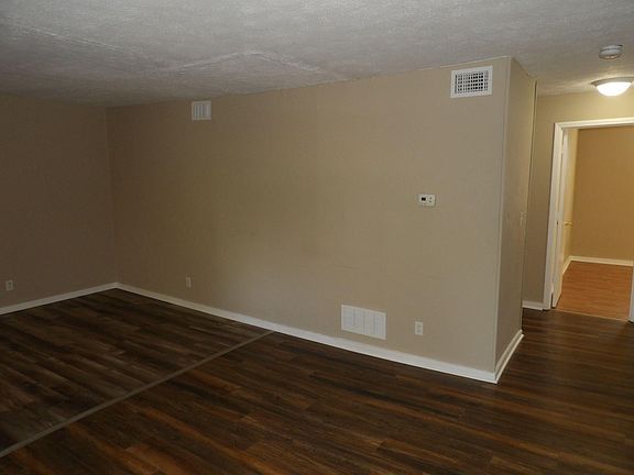 4th image of 35 Ashwood Ct #5