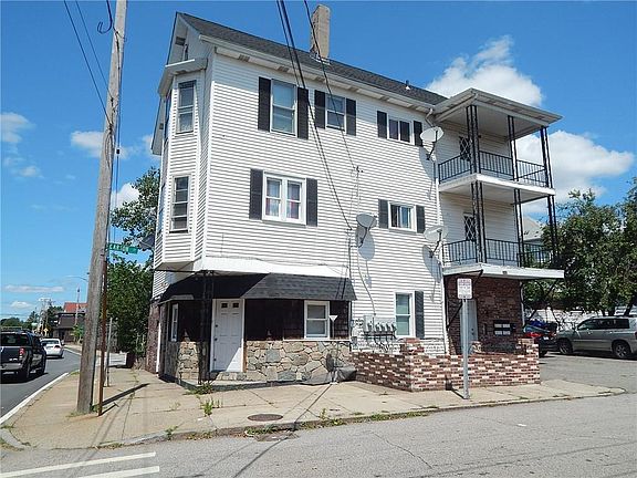 2nd image of 105 Lonsdale Ave