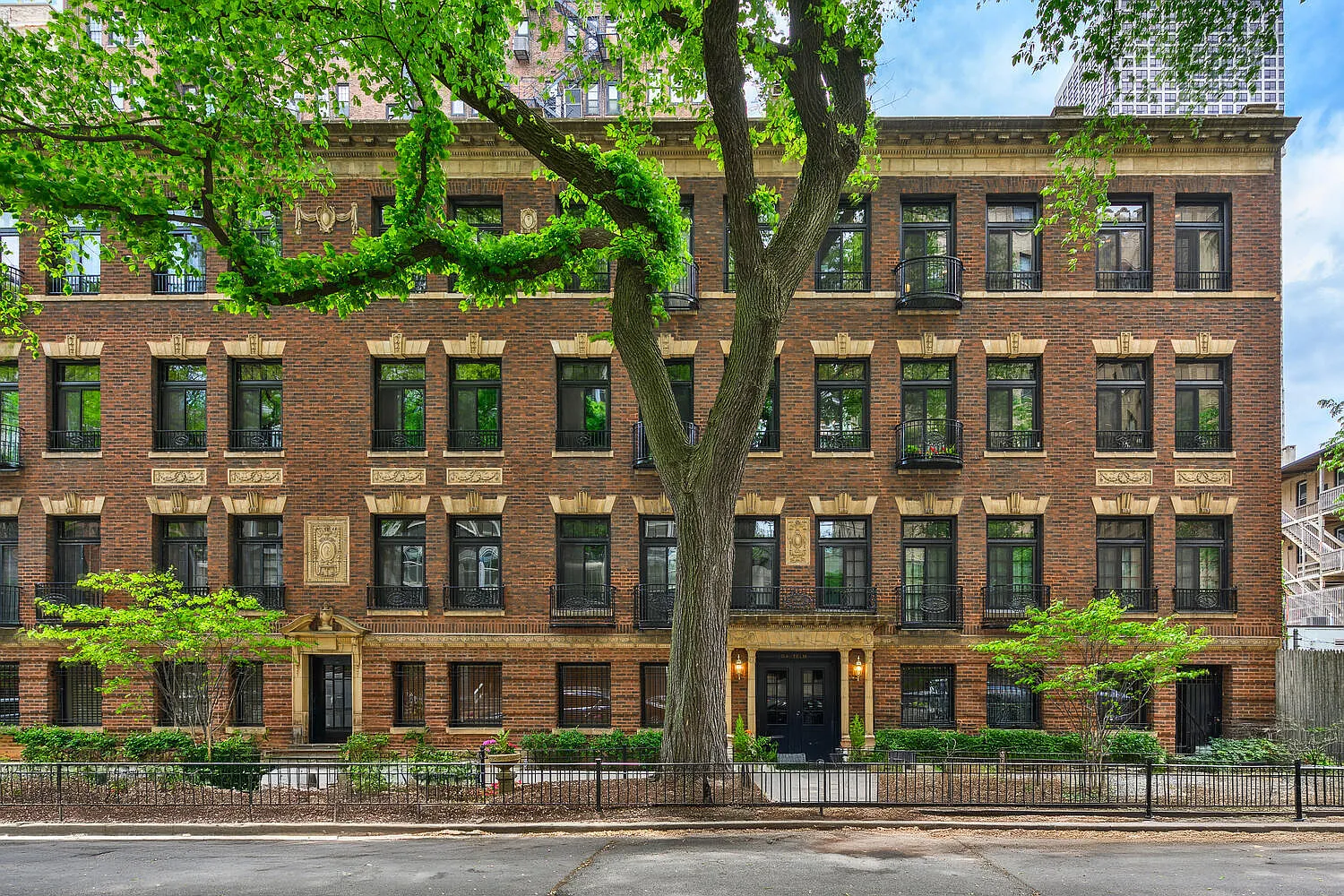 21 E Elm St APT 3D photo 1