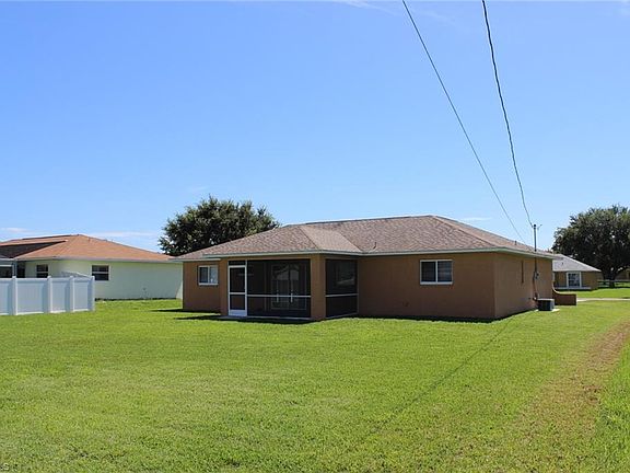 3rd image of 824 SE 5th Ave