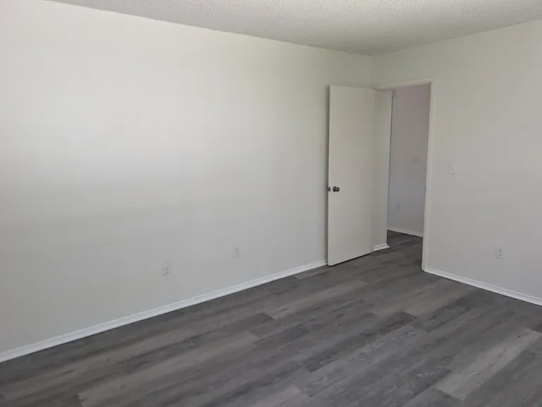 5166 Dunbar Dr #D — Photo 8