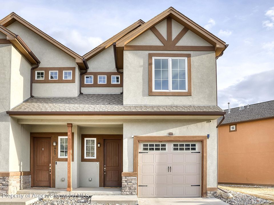 1st image of 860 W 24th St