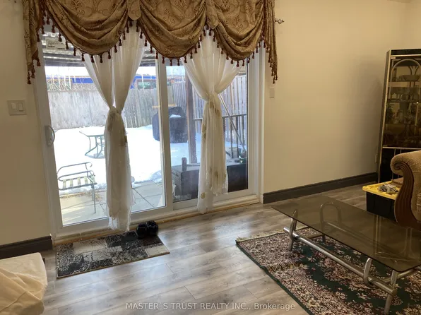 374 Driftwood Ave #6, Toronto, ON M3N 2P5